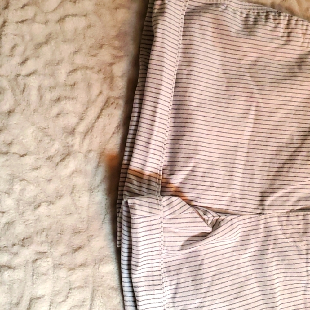 Old Navy White and Blue Strip Shorts - Picture 3 of 5